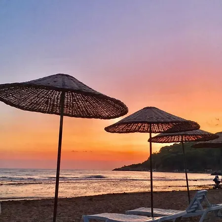 Adam's Bungalows&camping * Mavikent