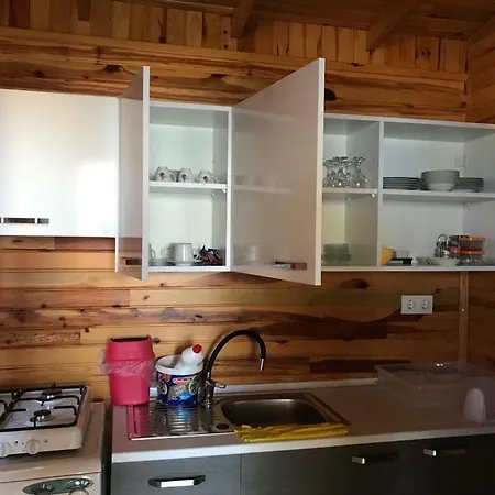 בית אירוח Adam's Bungalows&camping